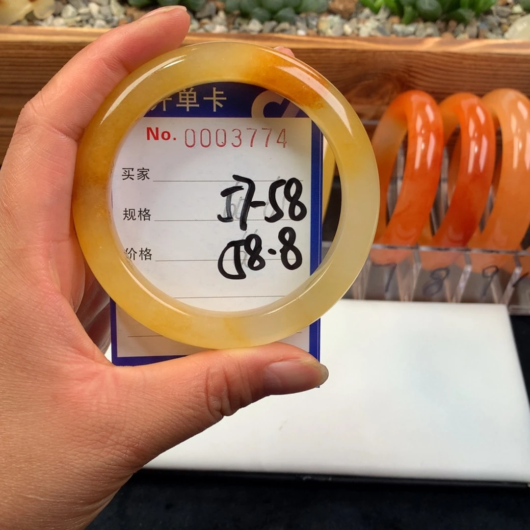 石英质玉（黄龙玉）未镶嵌手镯馨**