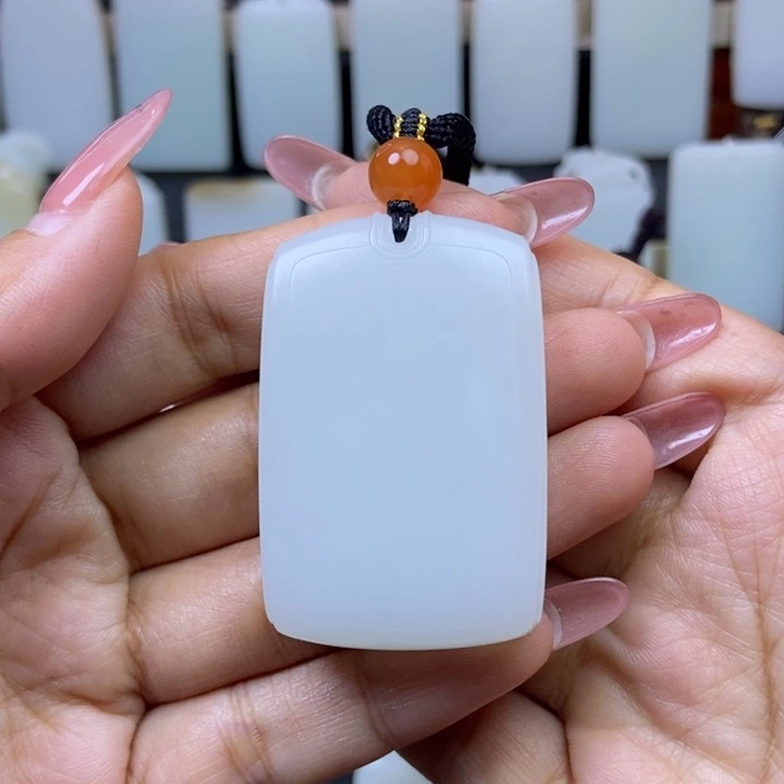 颈饰未镶嵌和田玉盛*