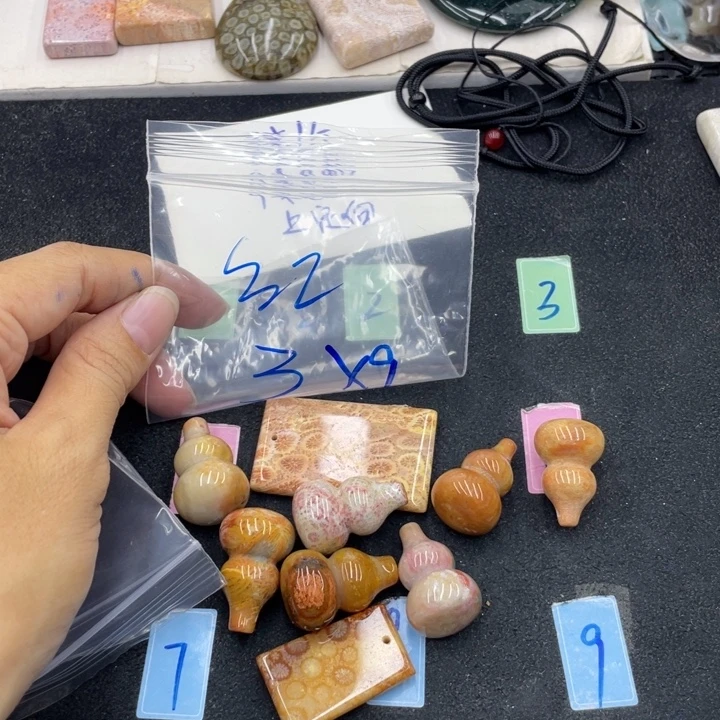 红***瑚硅化珊瑚（珊瑚玉）合金颈饰