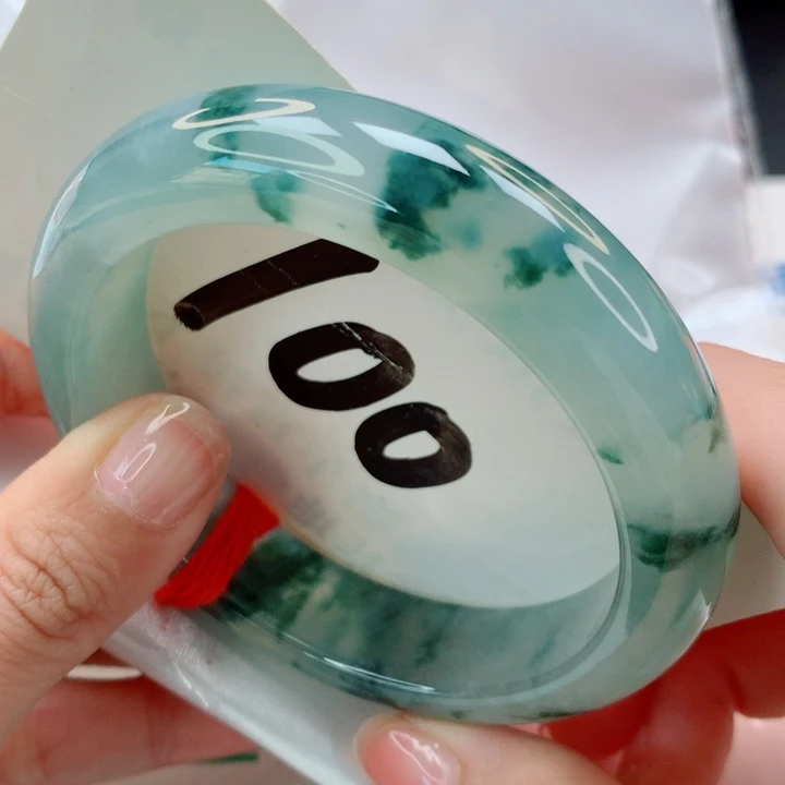 翡翠未镶嵌手镯绿野仙踪