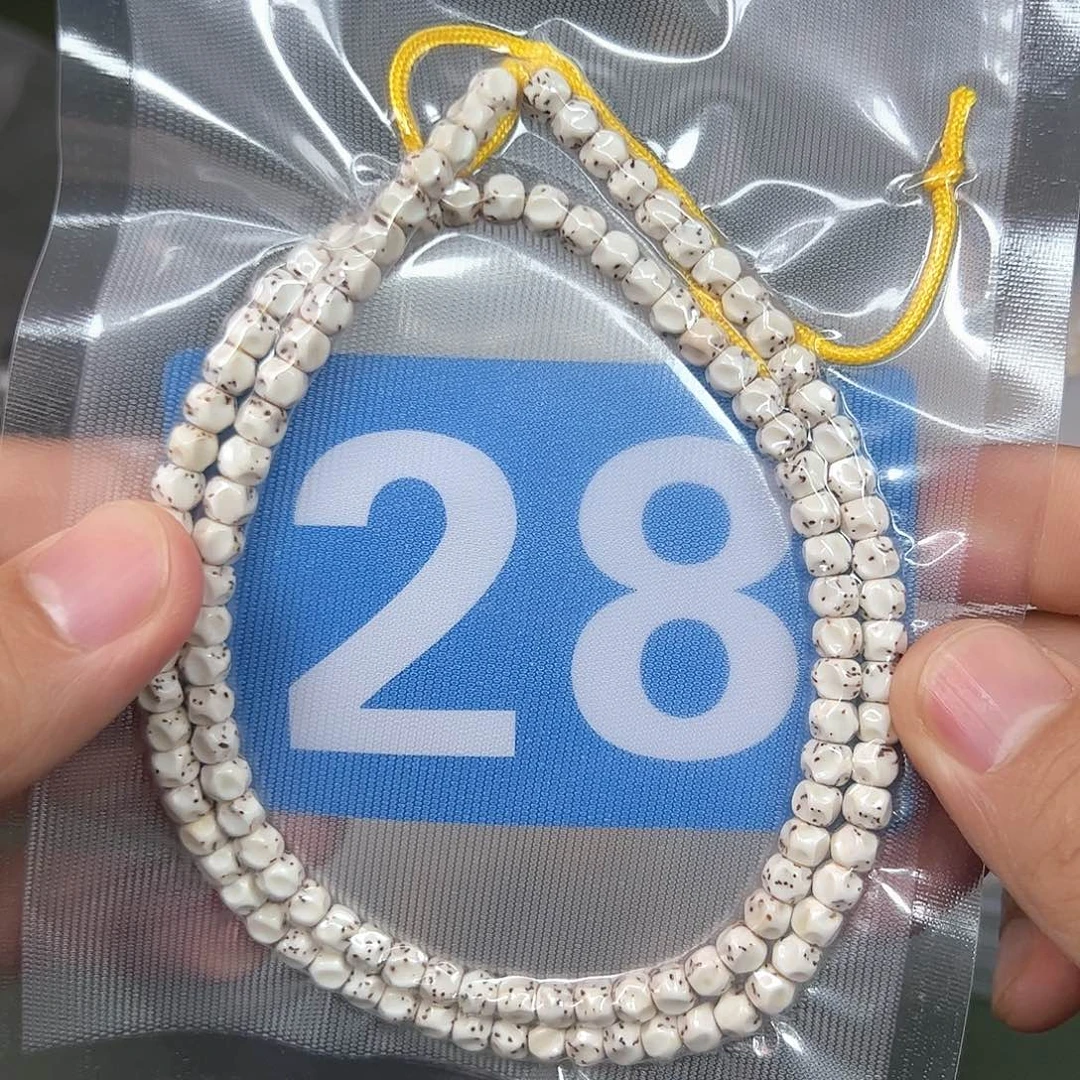 吊坠星月菩提65巧克力。    28