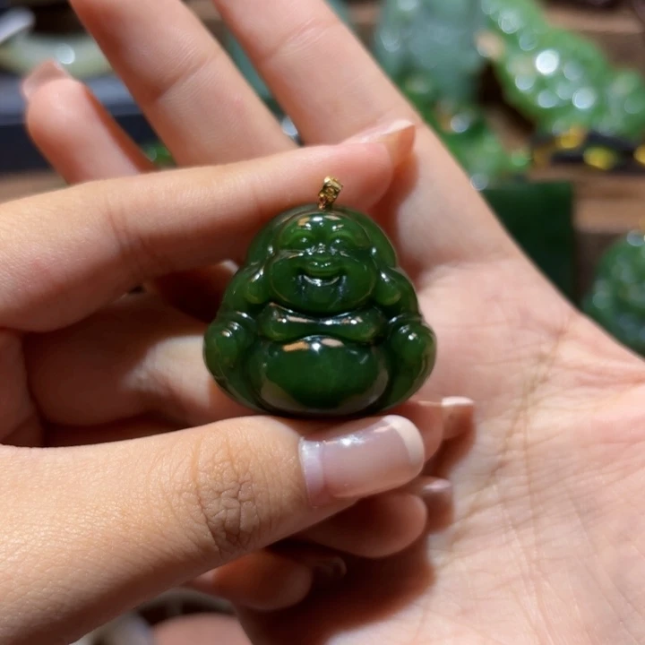 颈饰18K金镶嵌和田玉（碧玉）