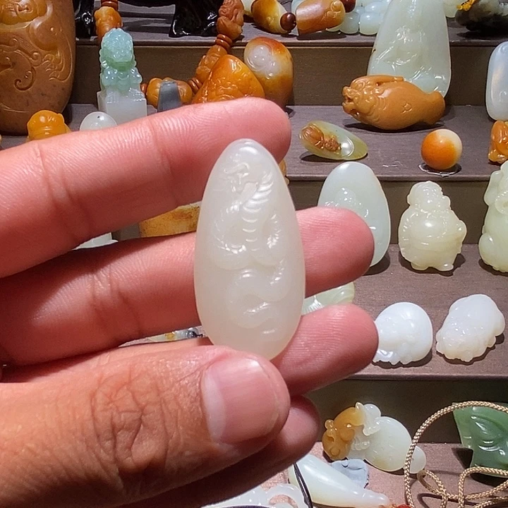 和田玉未镶嵌车挂