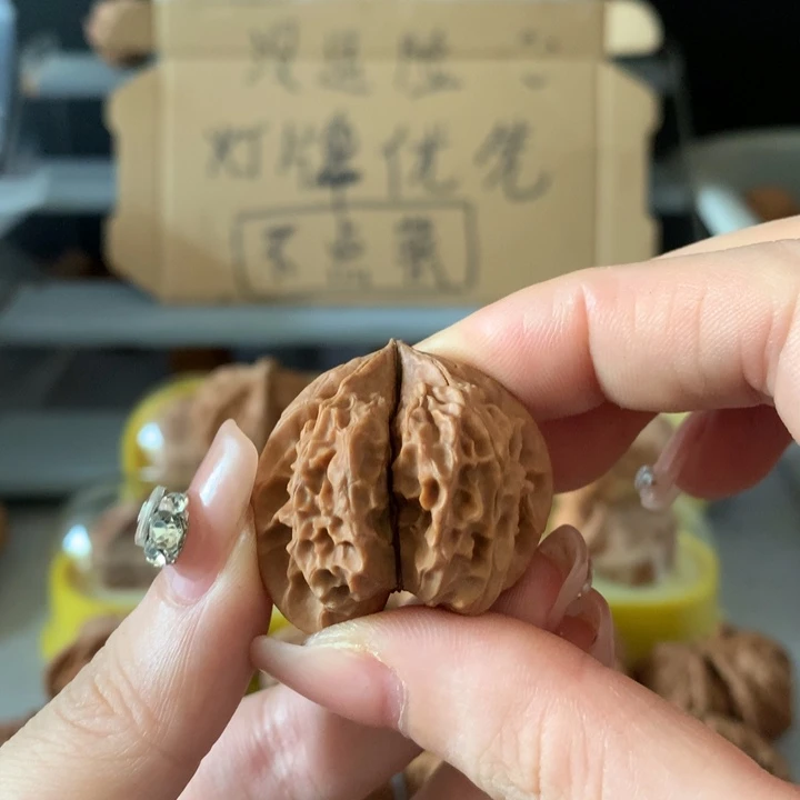 放***铁吊坠文玩核桃异形单只，有瑕疵