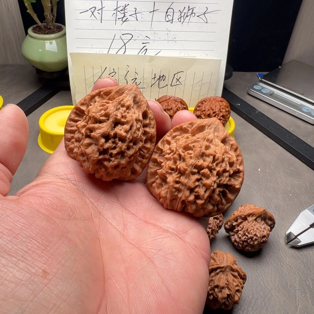 文玩核桃吊坠麒麟纹大官帽48