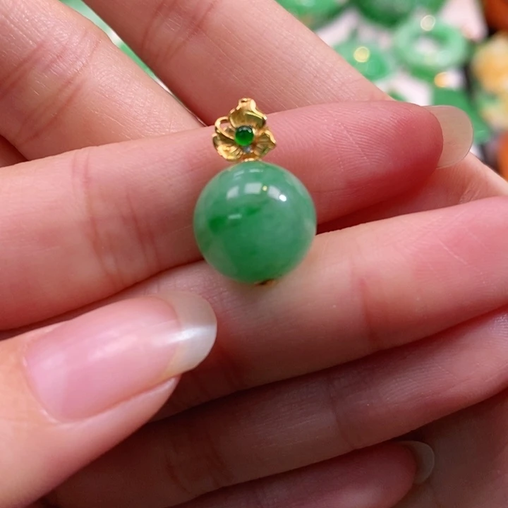 颈饰未镶嵌翡翠吊坠