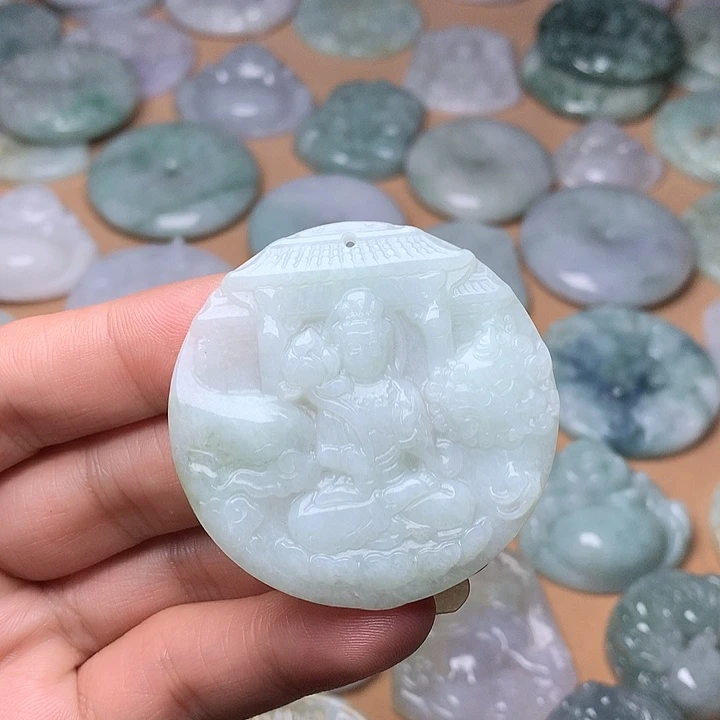 翡翠未镶嵌颈饰文殊