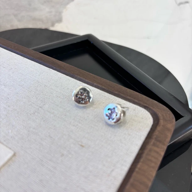 铜合金合成锆石耳饰 圆形鸢尾花花耳环EH2833