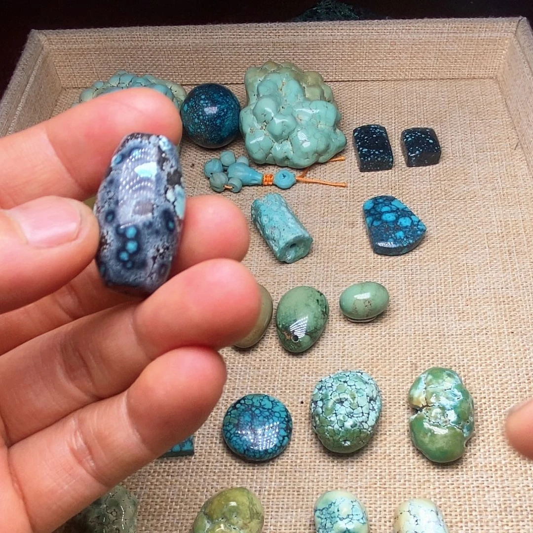 绿松石未镶嵌珠宝奇石