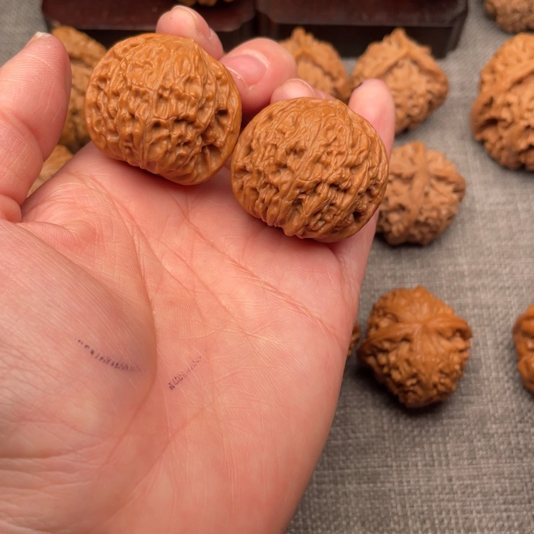 文玩核桃把件34老树红皮 正磨