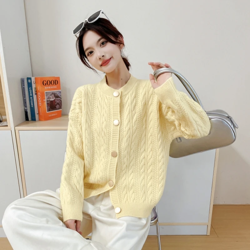 2025秋冬新款百搭毛针织衫圆领大金扣厚款韩系宽松针织女毛衣开衫