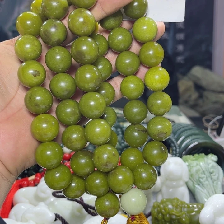 蛇纹石玉手持未镶嵌