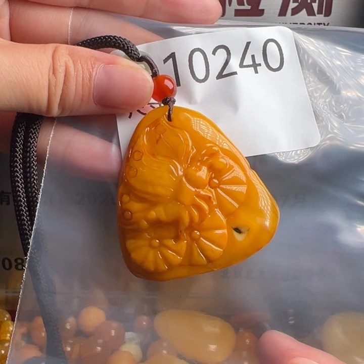 蜜蜡未镶嵌珠宝奇石