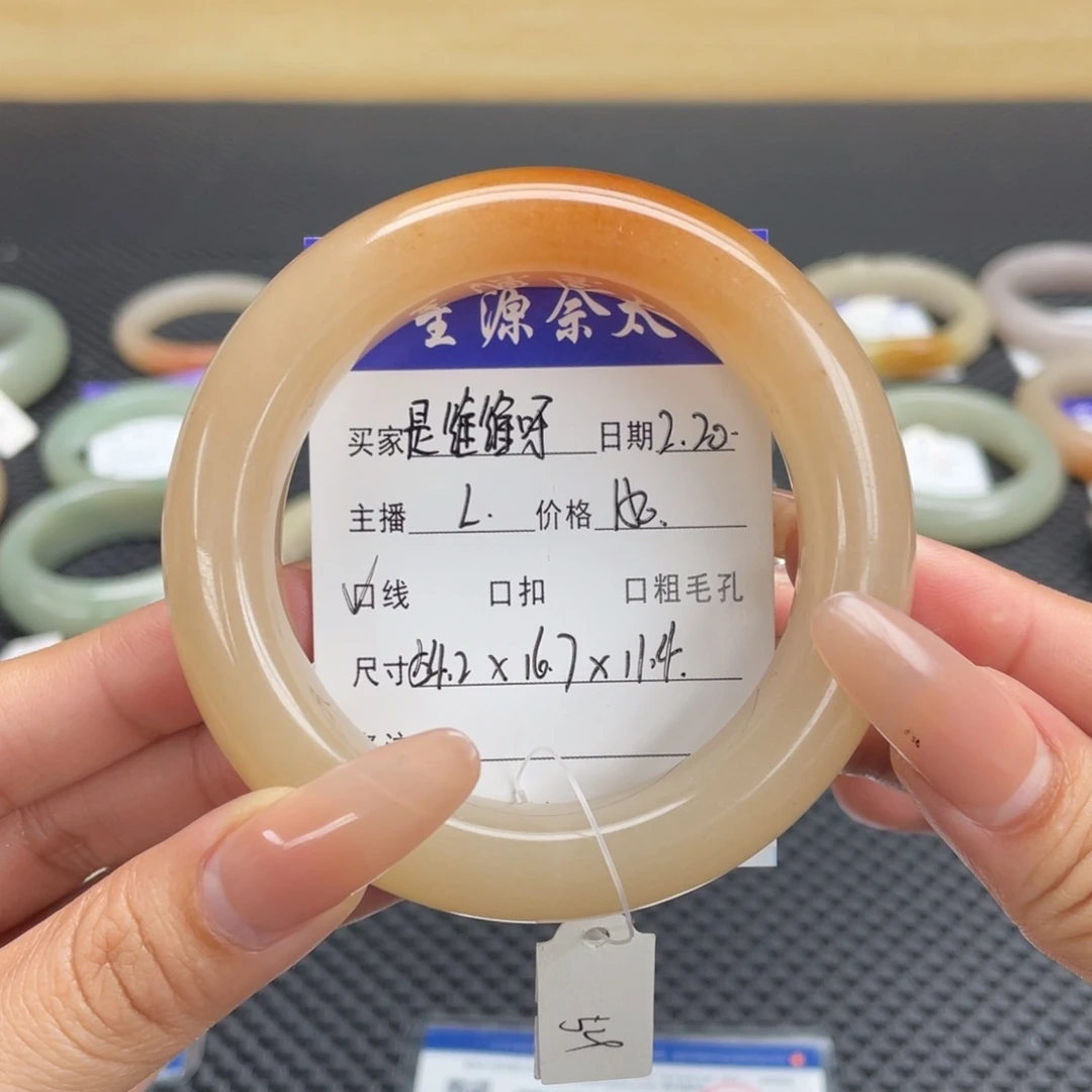 石英质玉手镯未镶嵌是**呀