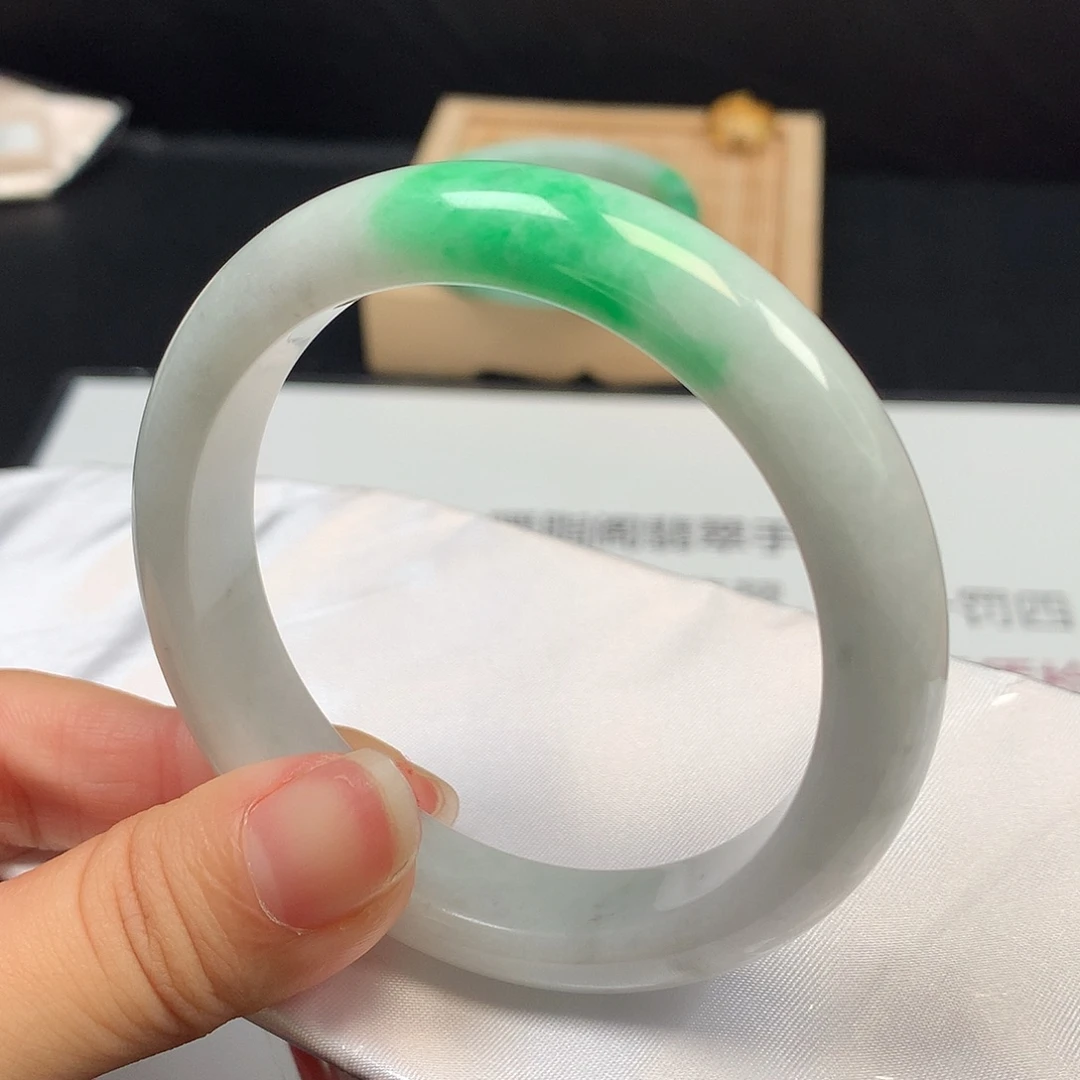 翡翠未镶嵌手镯1545