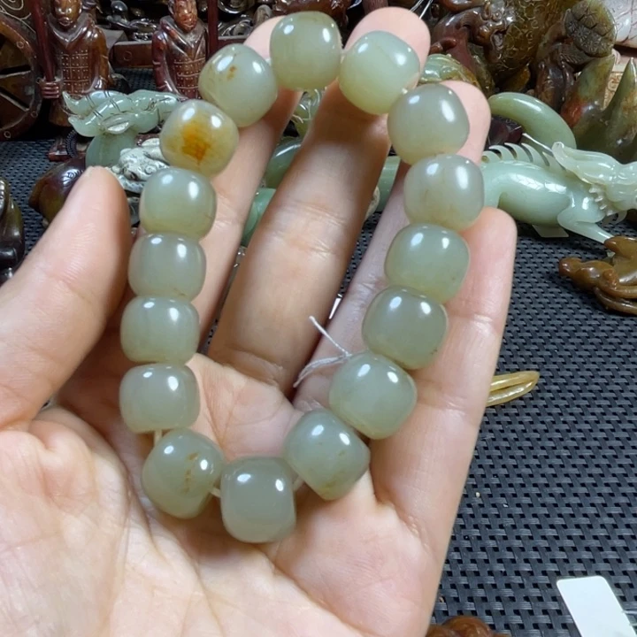 和田玉挂件未镶嵌正****室