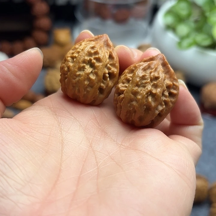 文玩核桃把件粗筋八棱1719