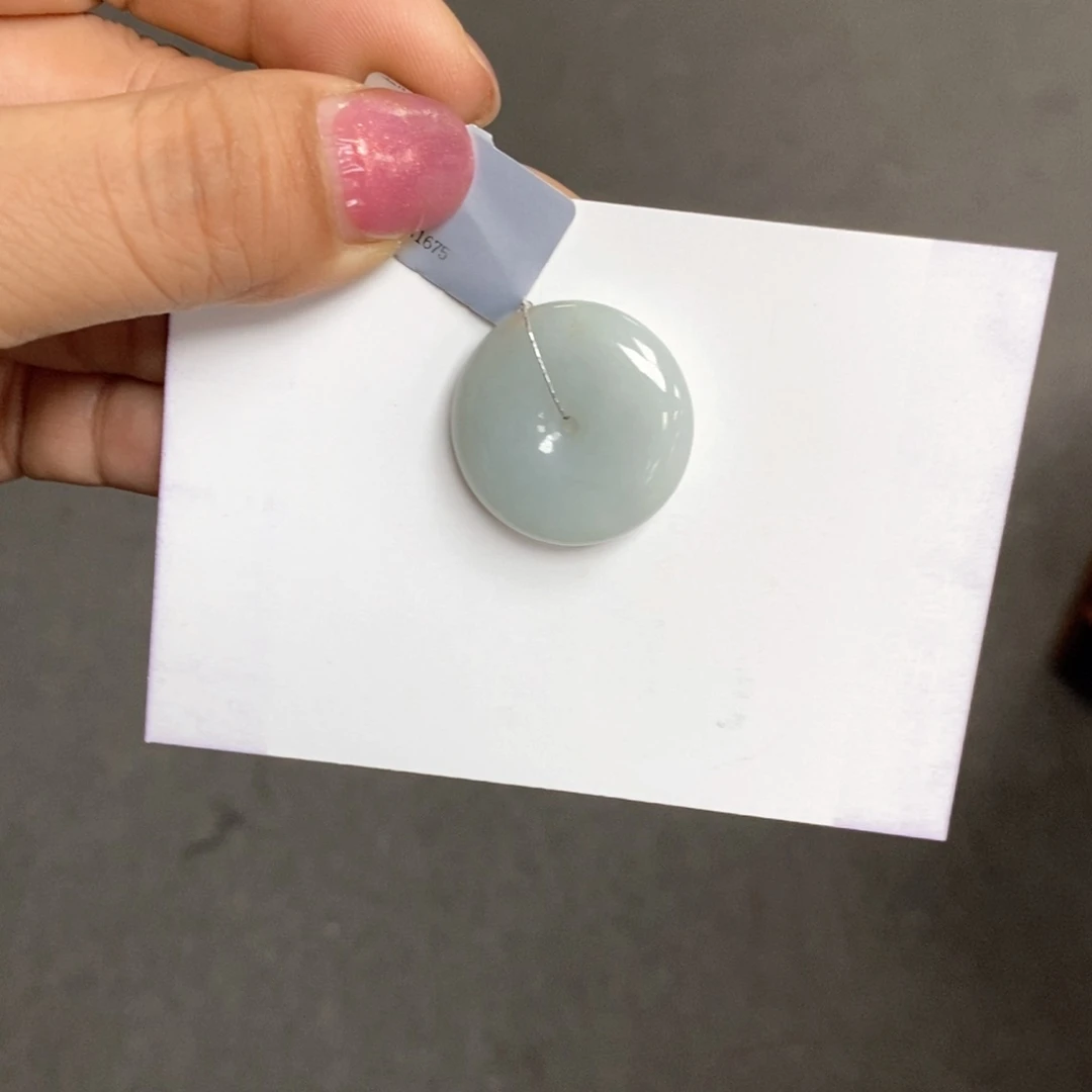 翡翠颈饰未镶嵌平安扣