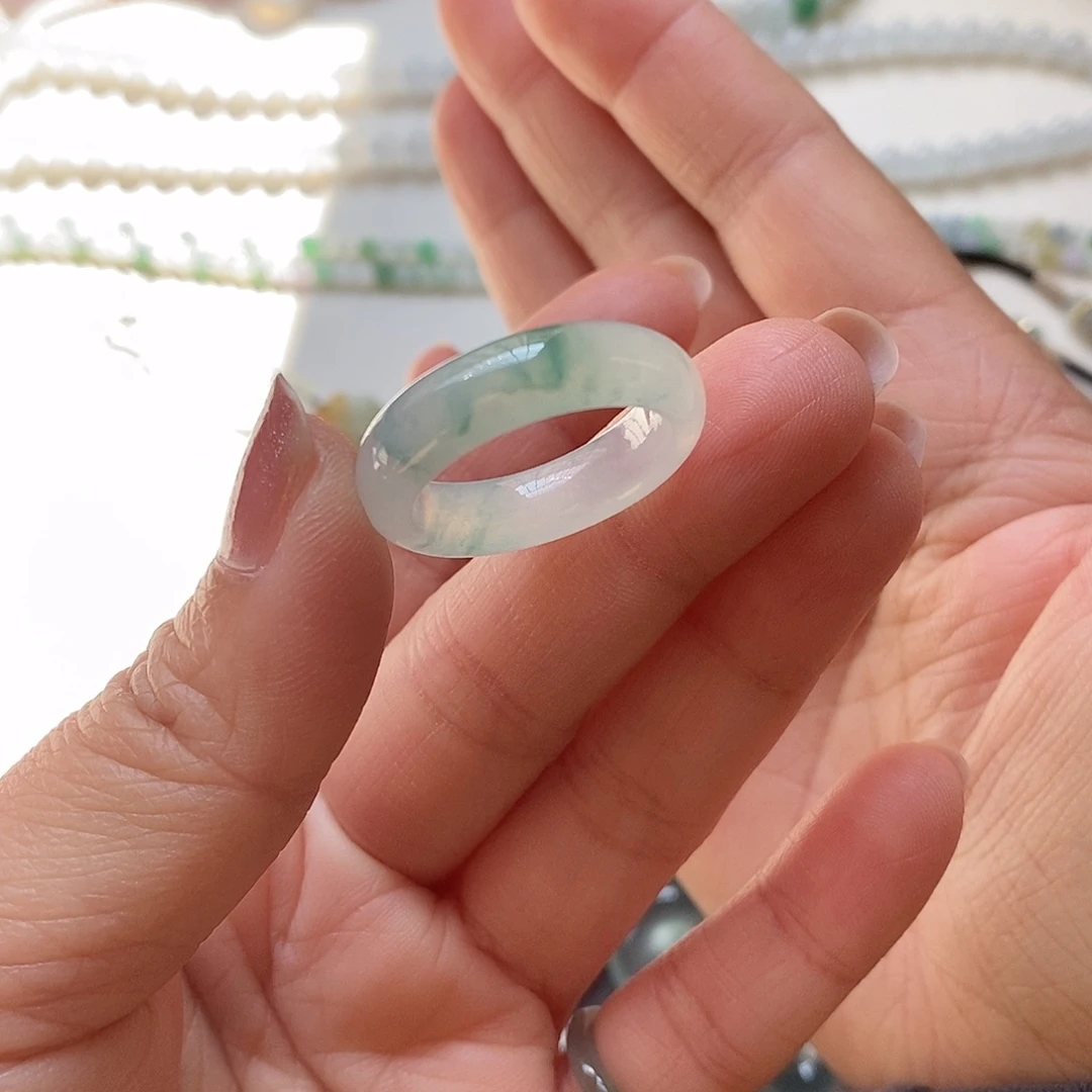 翡翠颈饰未镶嵌飘花指环18号 内径18.7mm