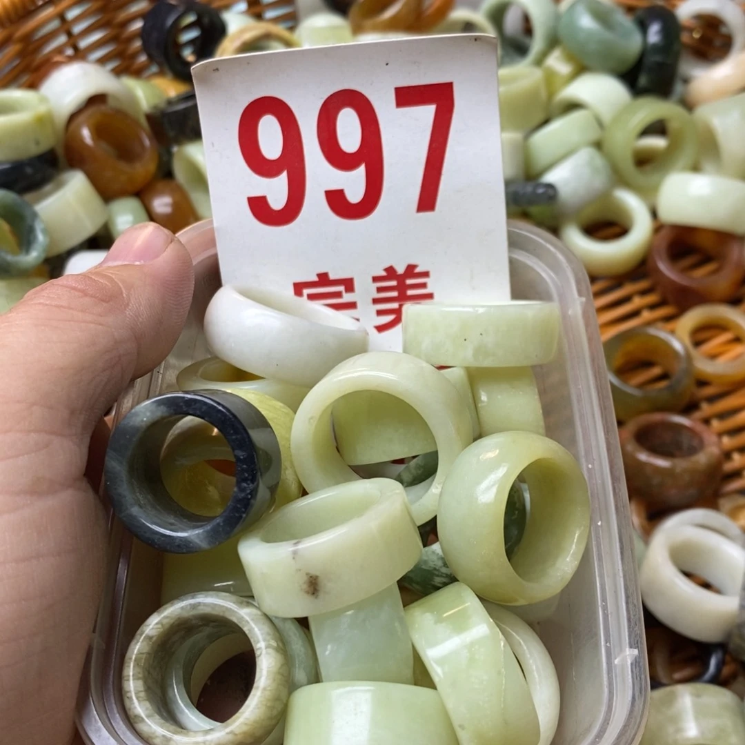 蛇纹石玉挂坠未镶嵌