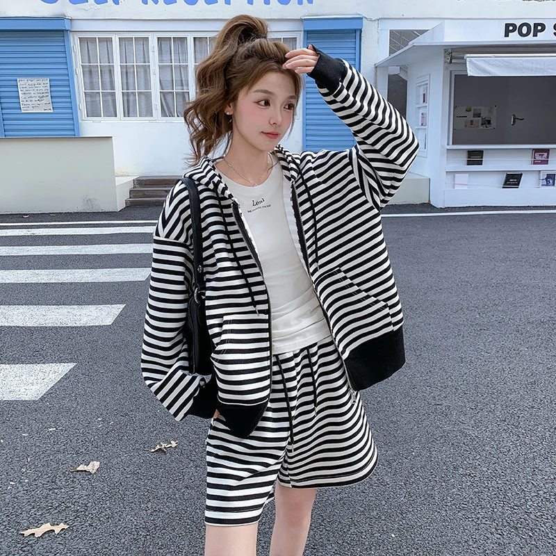 条纹慵懒风小个子连帽卫衣套装女2025春季新款时尚休闲短裤两件套
