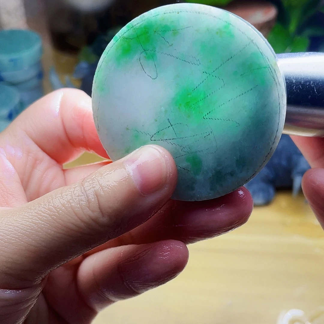 翡翠未镶嵌颈饰毛料64