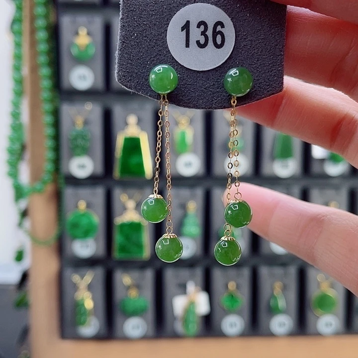 18K金镶嵌和田玉耳饰