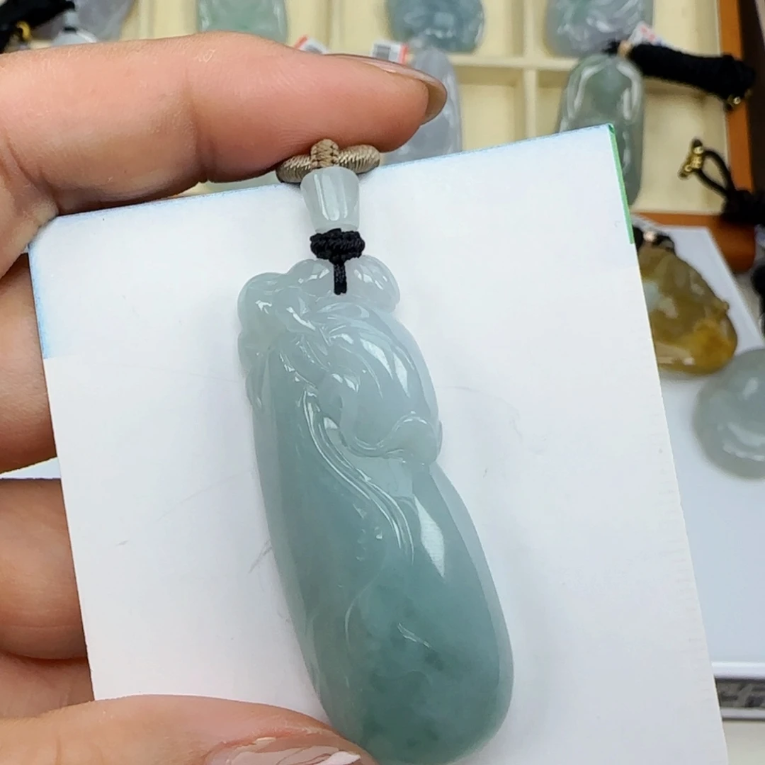 翡翠未镶嵌颈饰