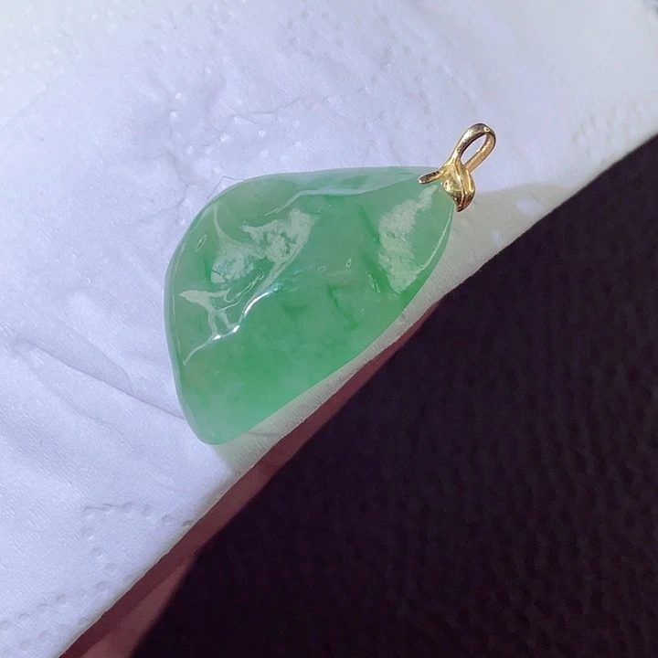 颈饰18K金镶嵌翡翠