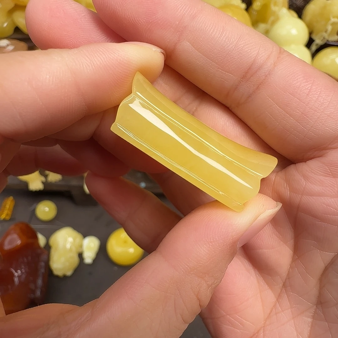 蜜蜡未镶嵌珠宝奇石