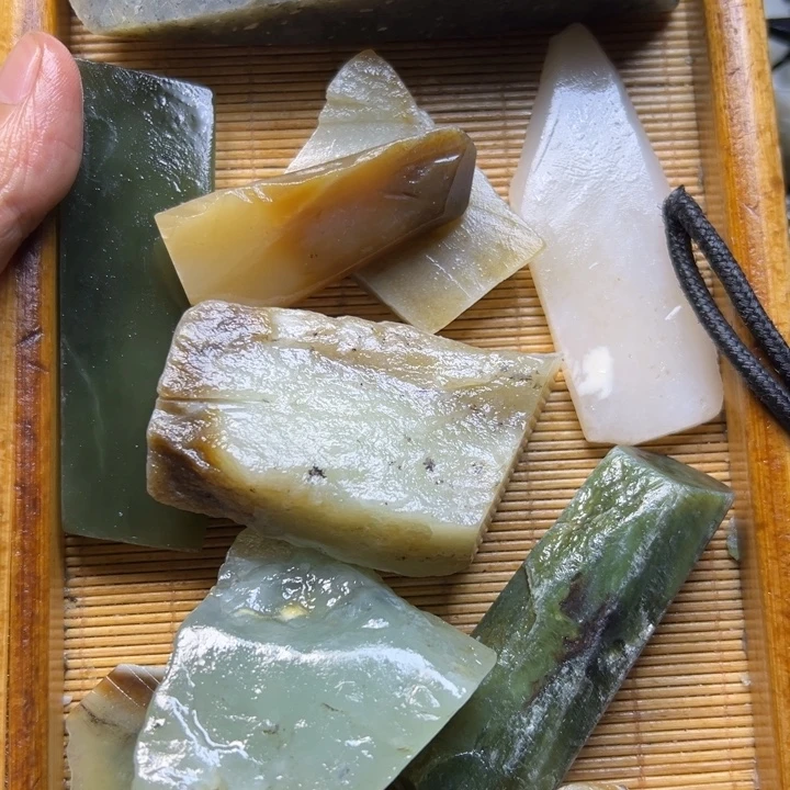 似***华未镶嵌手链和田玉