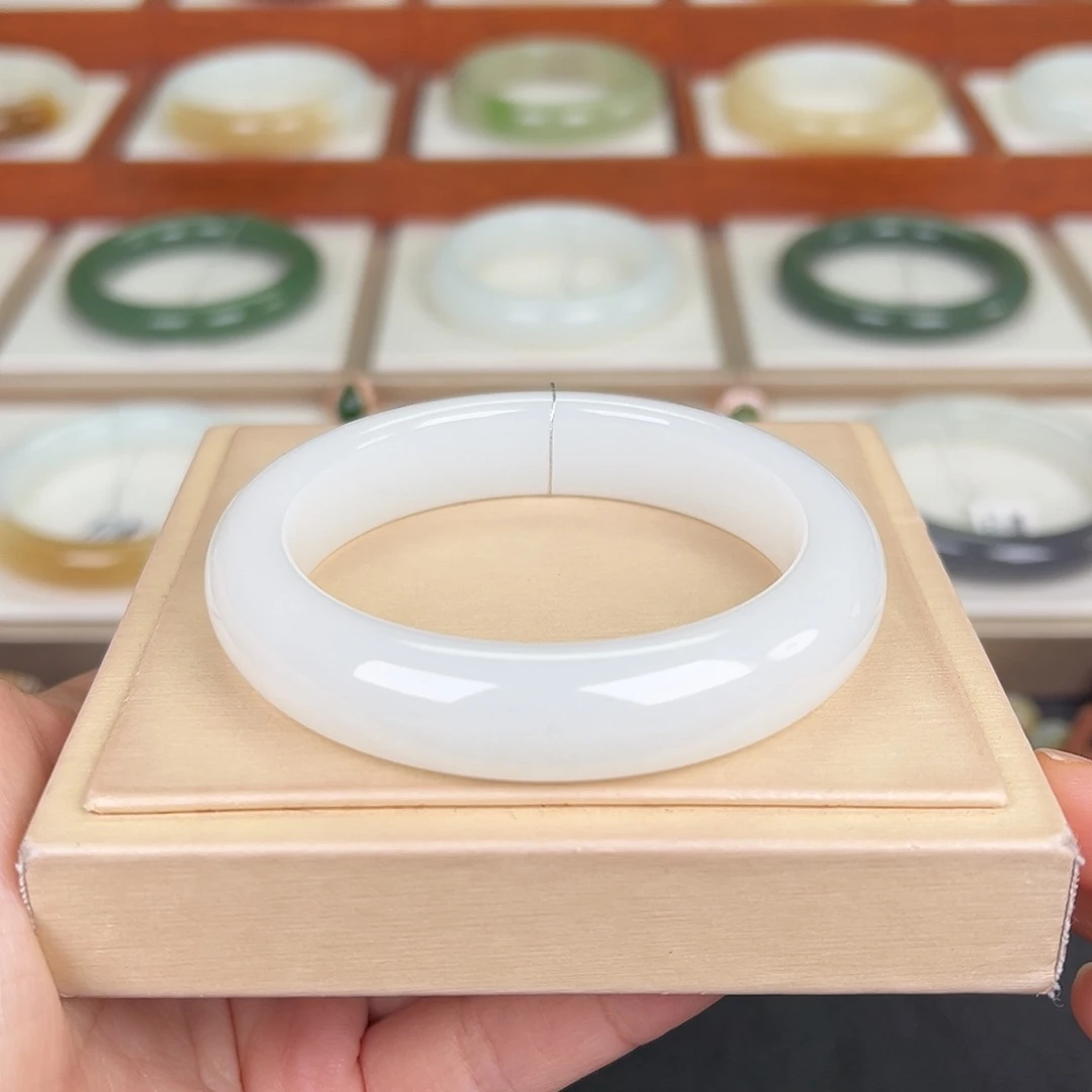 和田玉未镶嵌手镯白镯