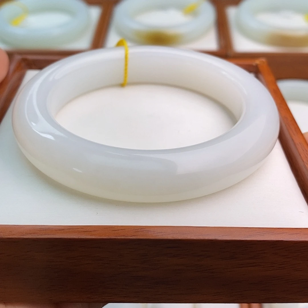 和田玉（白玉）未镶嵌手镯