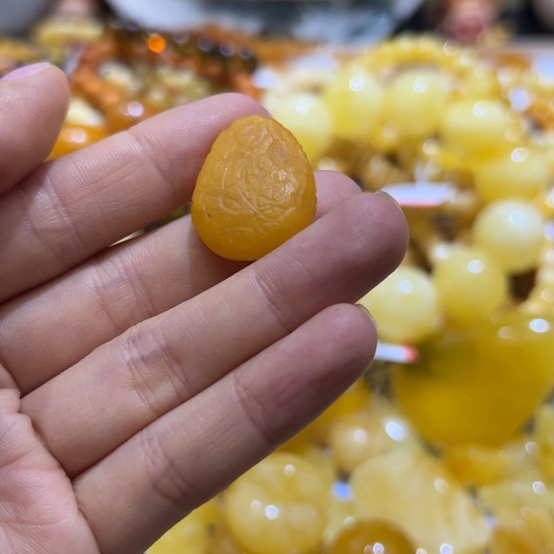 未镶嵌琥珀珠宝奇石