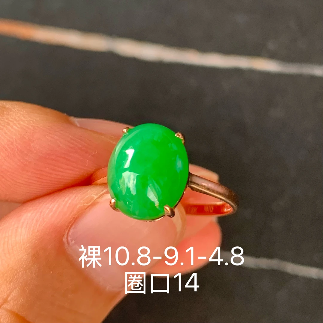 冰绿蛋面天然翡翠戒指 镶嵌精致 女生配饰