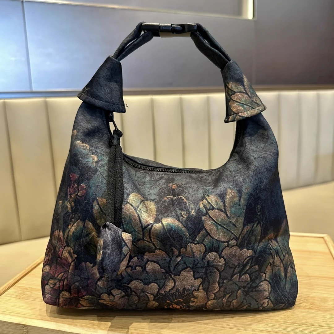 【月牙包 】新中式香云花萝暗纹提花调节斜挎包小巧国风百搭