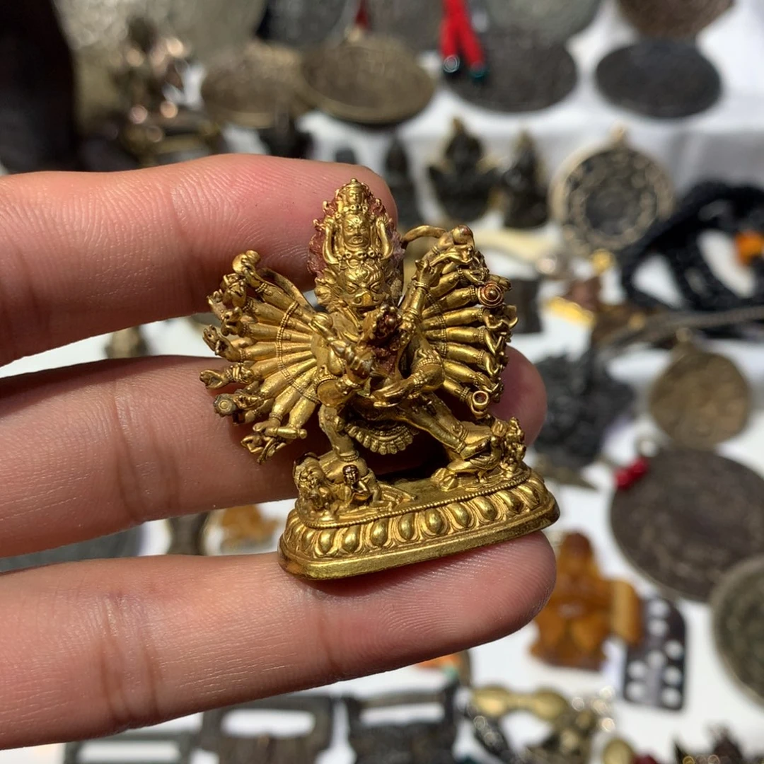 泥塑直播间漏价鎏金老佛像