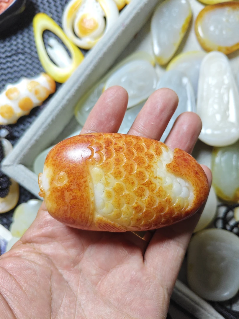 和田玉精品手把立体鱼/金玉满堂