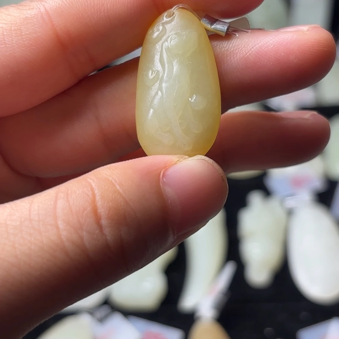 和田玉未镶嵌吊坠(不含链)和田玉