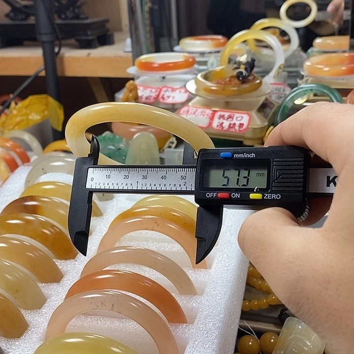石英质玉（黄龙玉）合金手镯