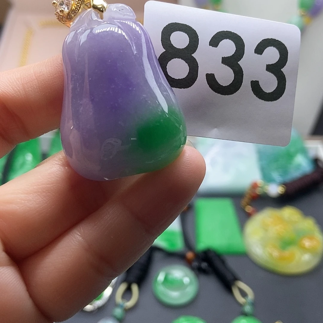 翡翠吊坠(赠链)未镶嵌