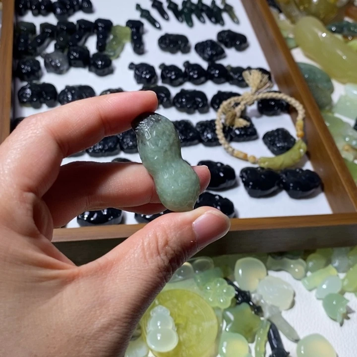 蛇纹石玉合金颈饰