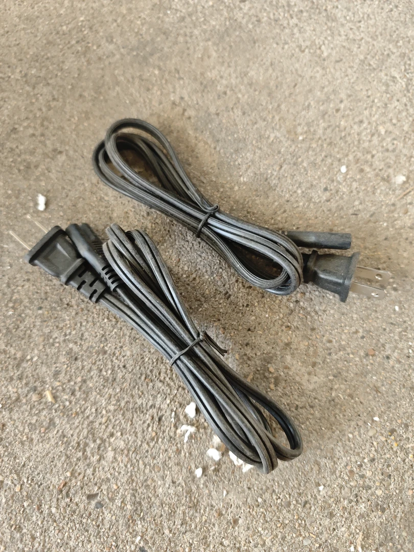 准新品  8字尾音箱线，电源线两条的价格。音箱电源线