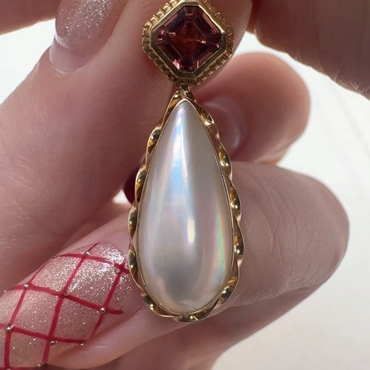 拼合珍珠（马贝珠）颈饰18K金镶嵌