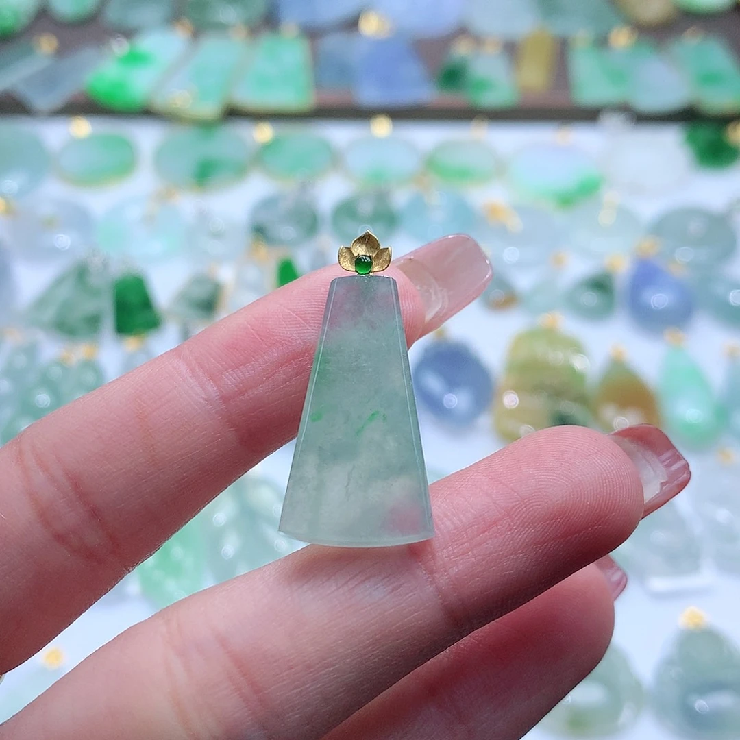 翡翠颈饰未镶嵌翡翠