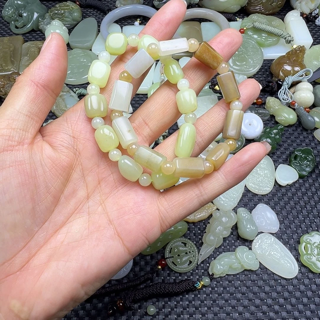 和田玉未镶嵌吊坠(不含链)微瑕漏