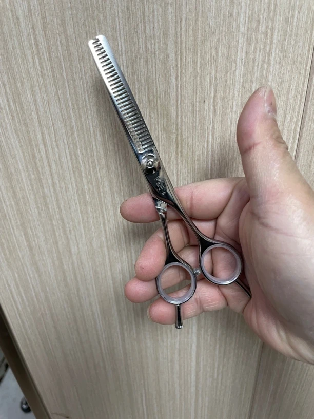 日本剪刀DVI  6寸去量30左右锋利不卡发成色好