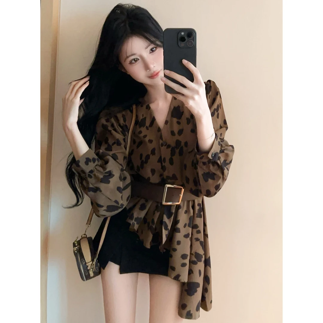 高级设计感豹纹V领长袖衬衫女小众纯欲风不规则辣妹时尚百搭上衣