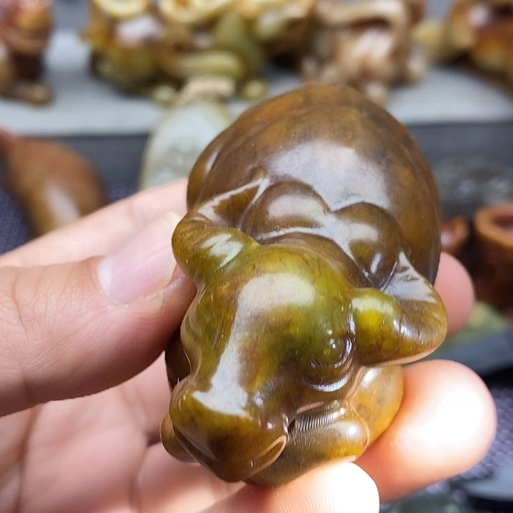 未镶嵌蛇纹石玉颈饰