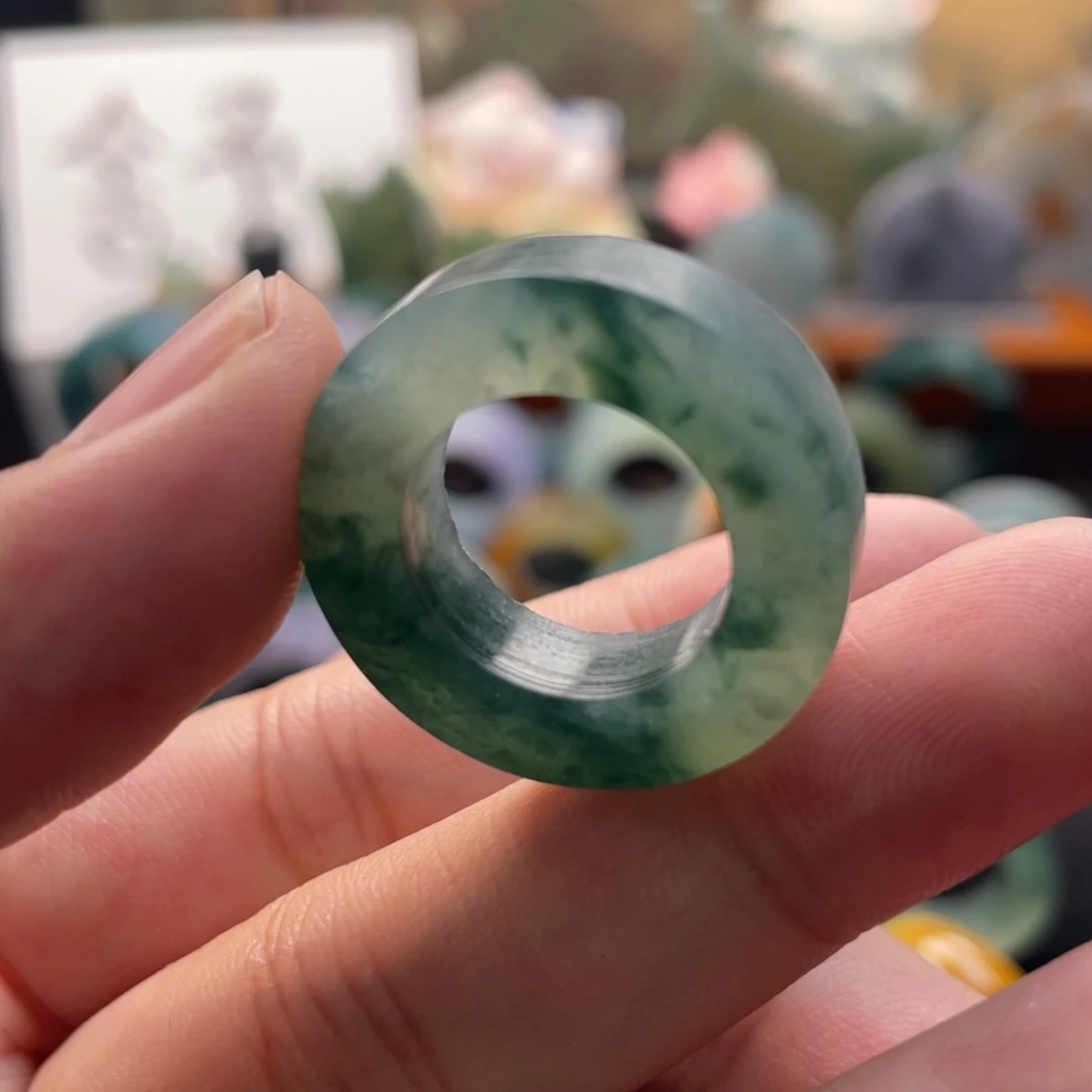 未镶嵌定制翡翠  飘绿